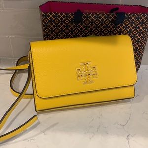 NEW Tory Burch Britten Crossbody purse yellow gold
